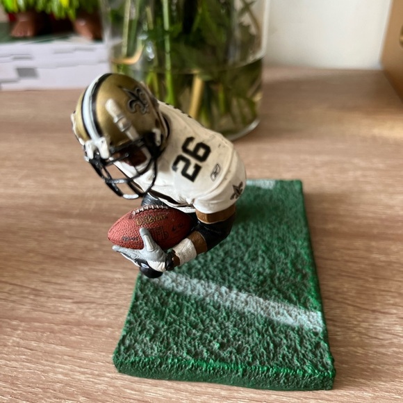 NFL Player McAllister 2003 Figurine - Picture 6 of 8